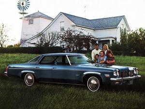 Oldsmobile Delta 88 Royale Hardtop Sedan 1975 года